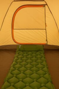 COLCHONETA ULTRALIVIAVA CON ALMOHADA 530 GRS (AIS-M-3)