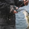 Pinza de pesca de aluminio alta resistencia con soporte de plástico para cintura (TQ-22)