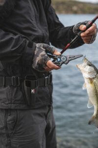 Pinza de pesca de aluminio alta resistencia con soporte de plástico para cintura (TQ-22)